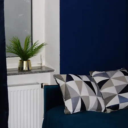 Modernes 2 Apartment, 6 Personen, Wifi شقة